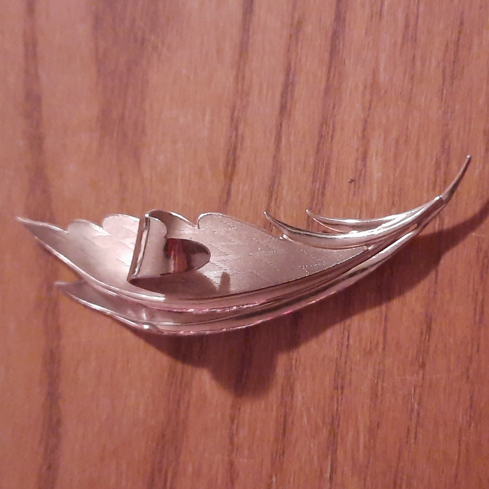 Coro brooch